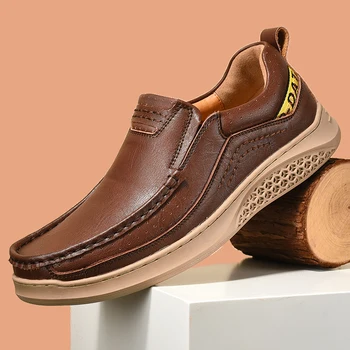 Kožené topánky pánske 2021 jar nové módne ležérne pánske topánky športové outdoorové low-top kožené topánky móda wild príliv topánky